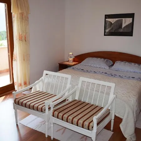 Apartments And Rooms Suzana 3*